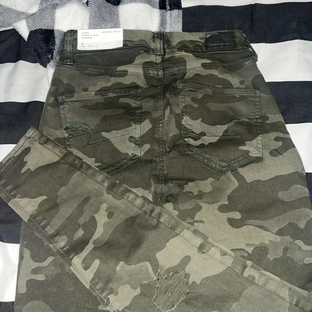 AMERICAN EAGLE CAMO JEANS - Picture 5 of 5